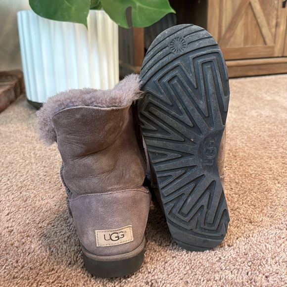 UGG Classic Cuff Short - Picture 3 of 5